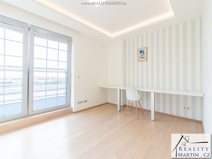 Prodej bytu 3+kk 105 m² Jesenice, ulice V Roháči I. - galerie 12
